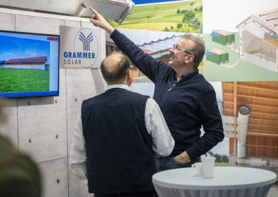 Beratungsgespräch über Solartechnik